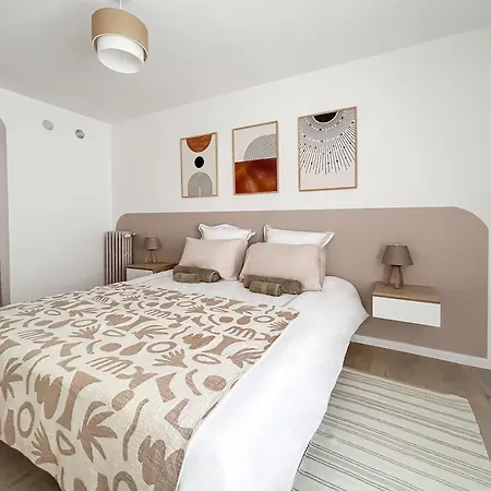 Appartement Cosy T3 Plein Centre, Clim & Balcon *