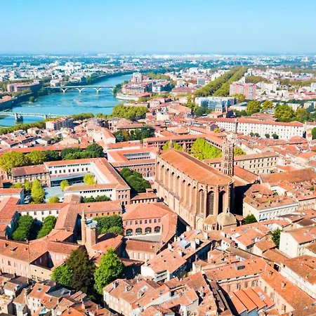 Appartement Cosy T3 Plein Centre, Clim & Balcon